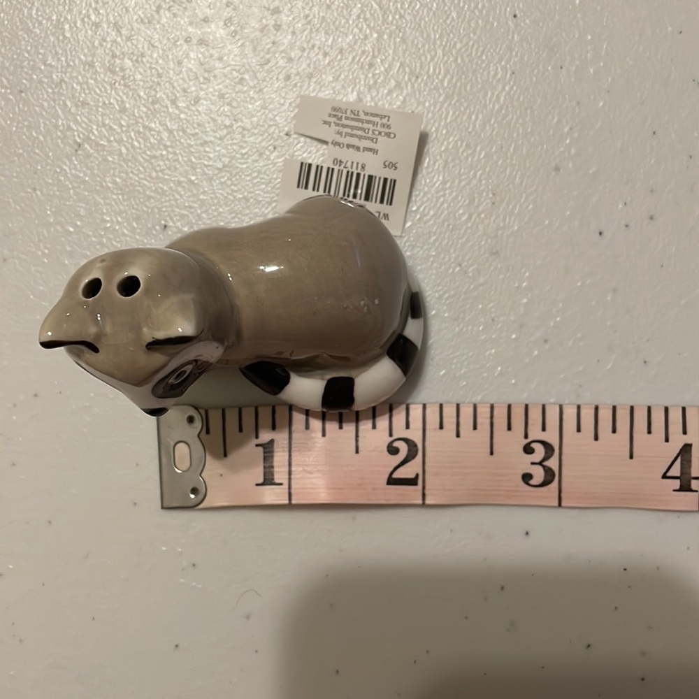 Mini Salt & Pepper Shakers Raccoon - Picture 3 of 12